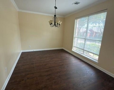 2056 Wimbledon Drive - Photo Thumbnail 4