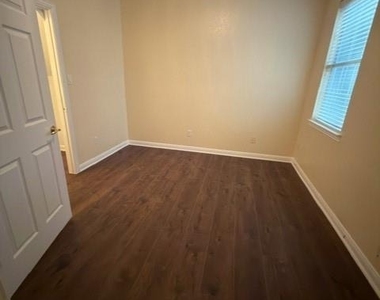 2056 Wimbledon Drive - Photo Thumbnail 15