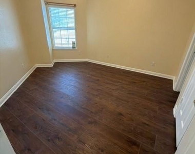 2056 Wimbledon Drive - Photo Thumbnail 10