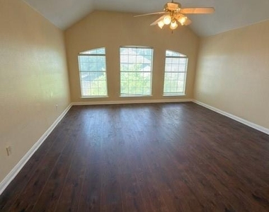 2056 Wimbledon Drive - Photo Thumbnail 7