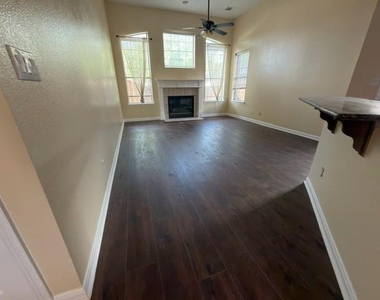 2056 Wimbledon Drive - Photo Thumbnail 3