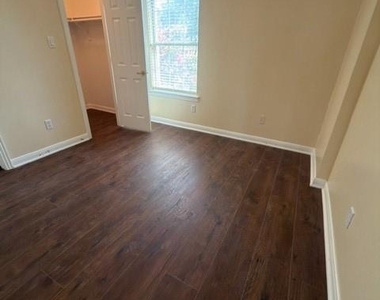 2056 Wimbledon Drive - Photo Thumbnail 9