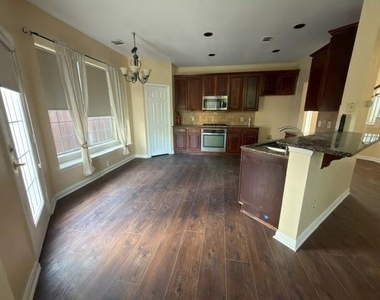 2056 Wimbledon Drive - Photo Thumbnail 2