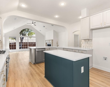 8200 Watson Road - Photo Thumbnail 15