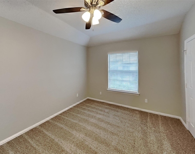 4408 Lansbury Lane - Photo Thumbnail 15