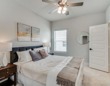 505 Mission Trail - Photo Thumbnail 16