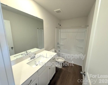 15708 Country House Street - Photo Thumbnail 10