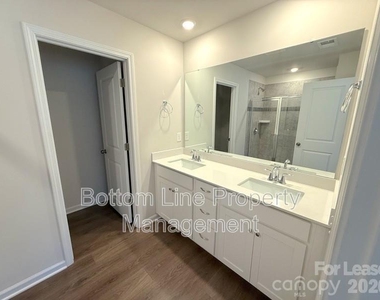 15708 Country House Street - Photo Thumbnail 15