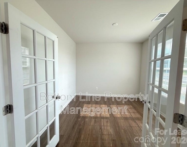 15708 Country House Street - Photo Thumbnail 3