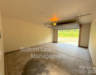 15708 Country House Street - Photo Thumbnail 16