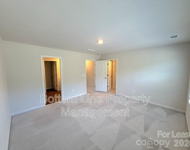15708 Country House Street - Photo Thumbnail 14
