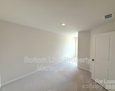 15708 Country House Street - Photo Thumbnail 13