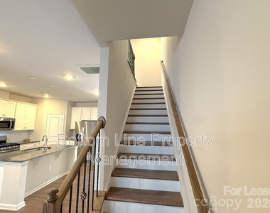 15708 Country House Street - Photo Thumbnail 8