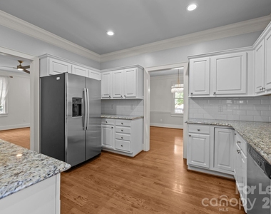 1705 Fountain View - Photo Thumbnail 7