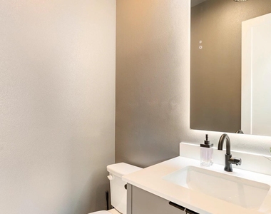 913 Muncie Avenue - Photo Thumbnail 20