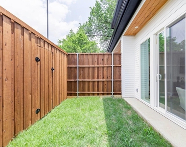 913 Muncie Avenue - Photo Thumbnail 14