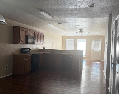 6506 Ashland Drive - Photo Thumbnail 2