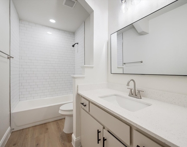805 W Chambers Street - Photo Thumbnail 7