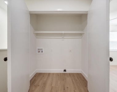 805 W Chambers Street - Photo Thumbnail 10