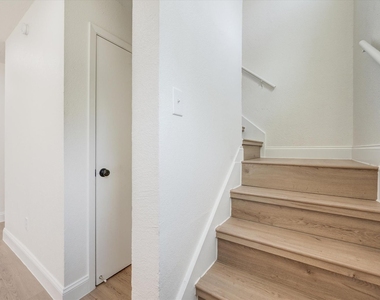 805 W Chambers Street - Photo Thumbnail 6