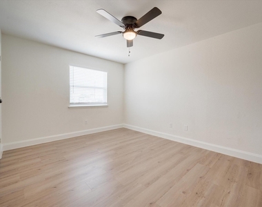 805 W Chambers Street - Photo Thumbnail 8