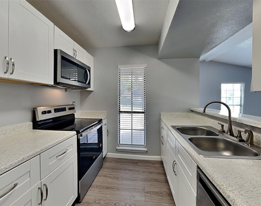 420 Dollins Street - Photo Thumbnail 4