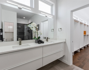 9742 Sunset Drive - Photo Thumbnail 25