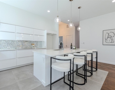 9742 Sunset Drive - Photo Thumbnail 15