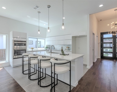 9742 Sunset Drive - Photo Thumbnail 13