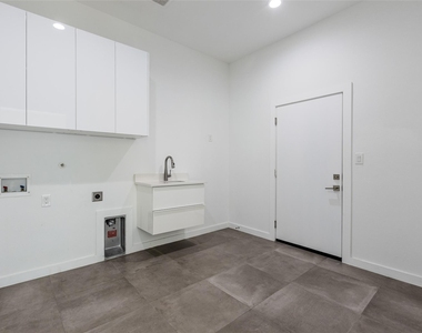 9742 Sunset Drive - Photo Thumbnail 29