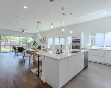 9742 Sunset Drive - Photo Thumbnail 12