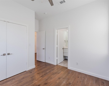 9742 Sunset Drive - Photo Thumbnail 8
