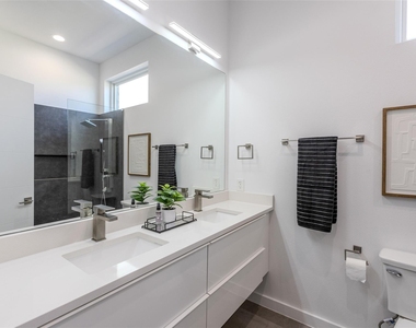 9742 Sunset Drive - Photo Thumbnail 21