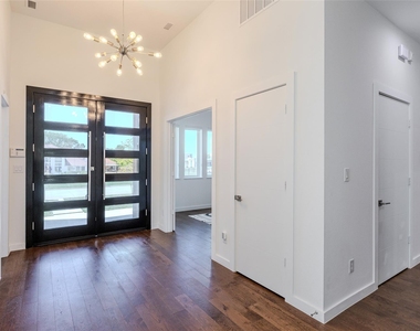 9742 Sunset Drive - Photo Thumbnail 3