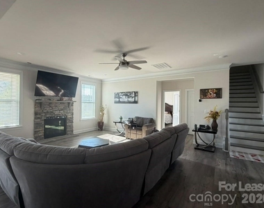 6205 Willow Pin Lane - Photo Thumbnail 4