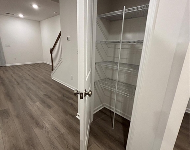 5034 Falstone Drive - Photo Thumbnail 7