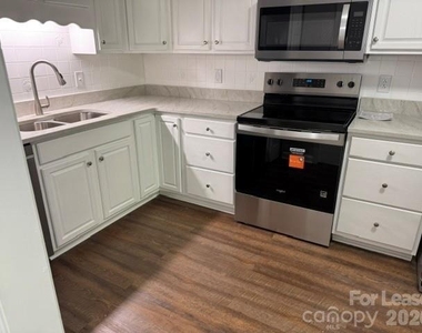 7105 Quail Meadow Lane - Photo Thumbnail 10