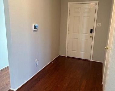 9300 Goldenview Drive - Photo Thumbnail 4