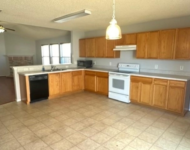 9300 Goldenview Drive - Photo Thumbnail 5