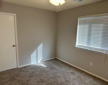 9300 Goldenview Drive - Photo Thumbnail 13