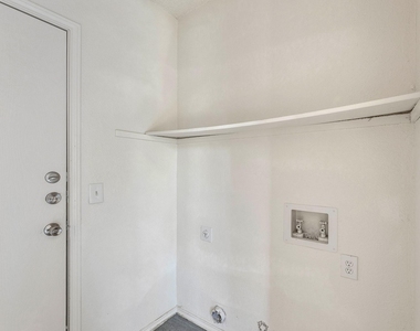 919 Sumac Drive - Photo Thumbnail 9