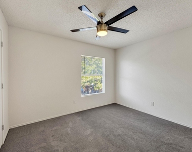 919 Sumac Drive - Photo Thumbnail 15