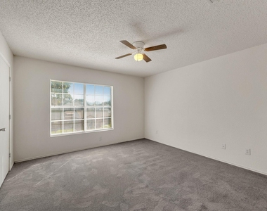 919 Sumac Drive - Photo Thumbnail 10