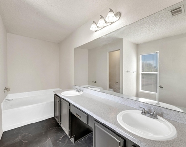 919 Sumac Drive - Photo Thumbnail 12