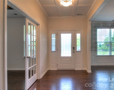 3007 Silverwood Drive - Photo Thumbnail 2