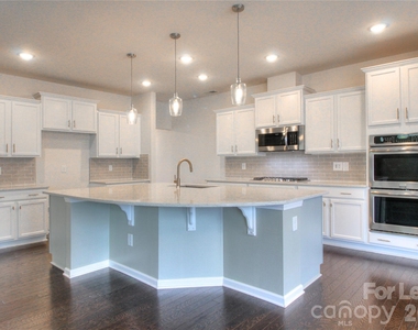3007 Silverwood Drive - Photo Thumbnail 1