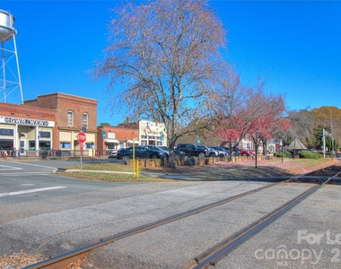 3007 Silverwood Drive - Photo Thumbnail 38