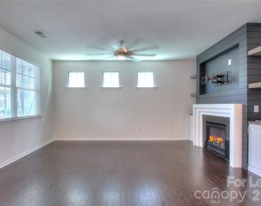 3007 Silverwood Drive - Photo Thumbnail 9
