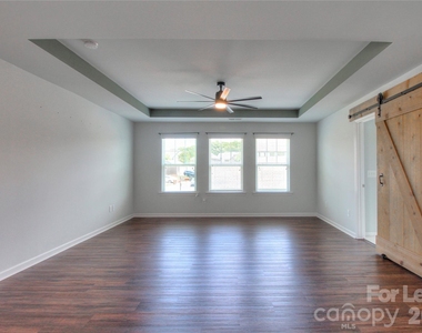 3007 Silverwood Drive - Photo Thumbnail 15