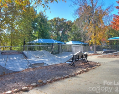 3007 Silverwood Drive - Photo Thumbnail 33